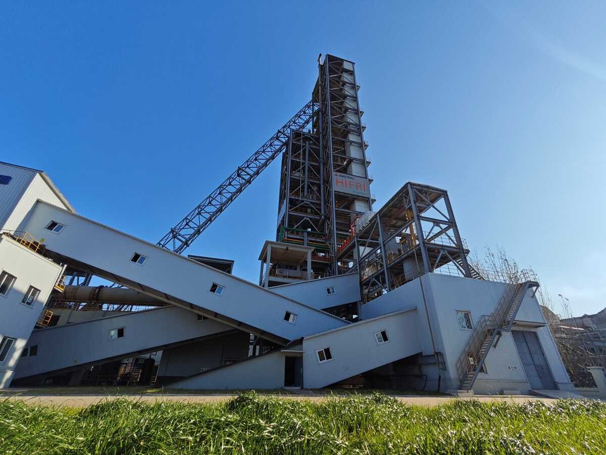 万吨级绿氢流化床直接还原炼铁示范线投产运行